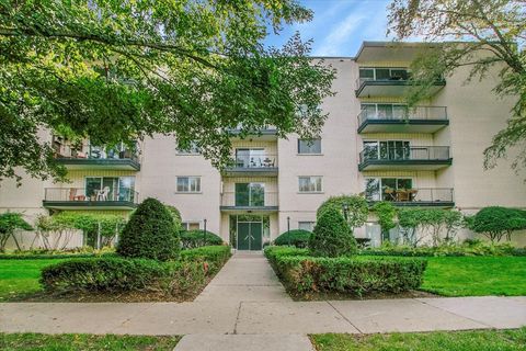 Photo of 820 Oakton Street #2B, Evanston, IL 60202 (MLS # 12484252) Photo of 820 Oakton Street #2B, Evanston, IL 60202 (MLS # 12484252)