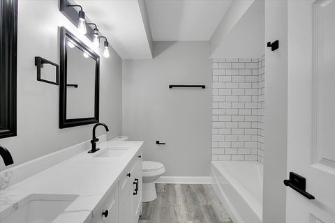 Tiny photo for 820 Oakton Street #2B, Evanston, IL 60202 (MLS # 12484252)