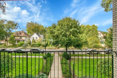 Tiny photo for 820 Oakton Street #2B, Evanston, IL 60202 (MLS # 12484252)