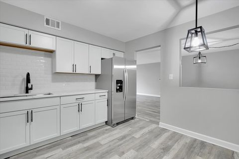 Tiny photo for 820 Oakton Street #2B, Evanston, IL 60202 (MLS # 12484252)