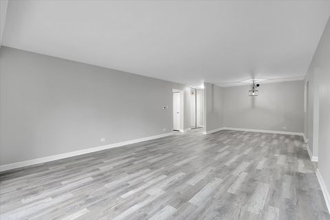 Tiny photo for 820 Oakton Street #2B, Evanston, IL 60202 (MLS # 12484252)