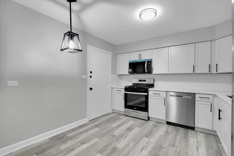 Tiny photo for 820 Oakton Street #2B, Evanston, IL 60202 (MLS # 12484252)