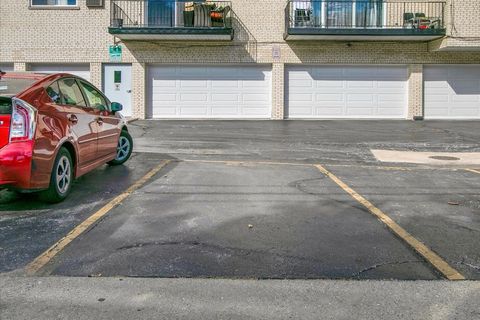 Tiny photo for 820 Oakton Street #2B, Evanston, IL 60202 (MLS # 12484252)