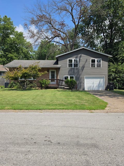 Photo of 219 S Gray Drive, Carbondale, IL 62901 (MLS # 12738419)