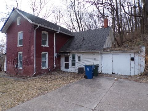 Photo of 1827 Hershey Avenue, Muscatine, IA 52761 (MLS # 12577660)