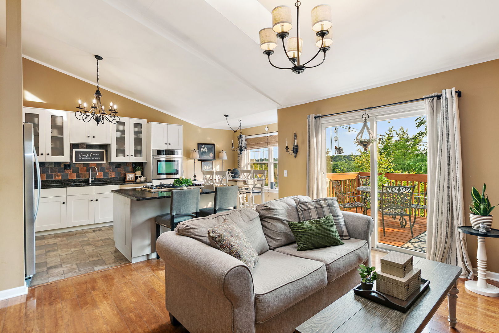 944 VIEWPOINT Drive