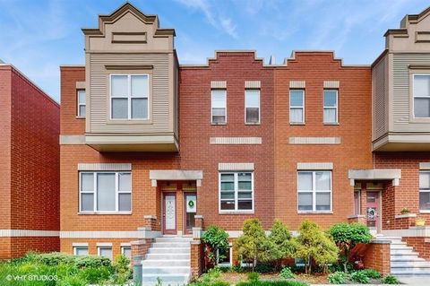 3649 W Cornelia Avenue C Chicago IL 60618
