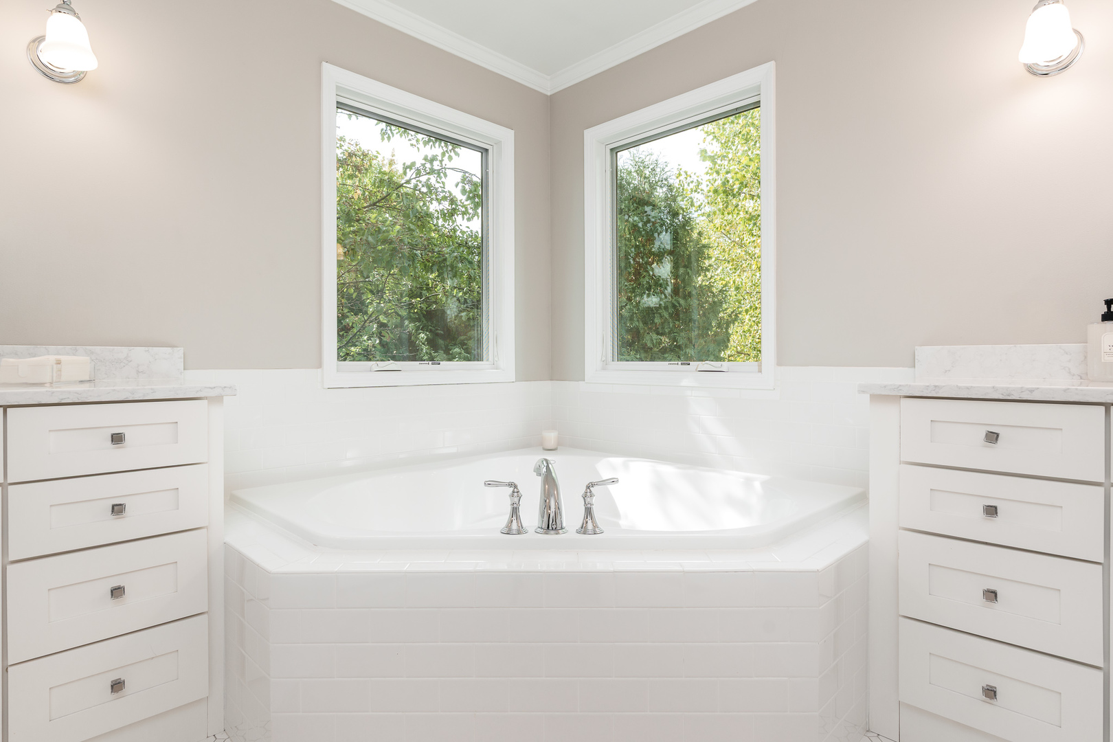 Rockford, Illinois 61107, United States, 4 Bedrooms Bedrooms, ,4 BathroomsBathrooms,Residential,Active,222730