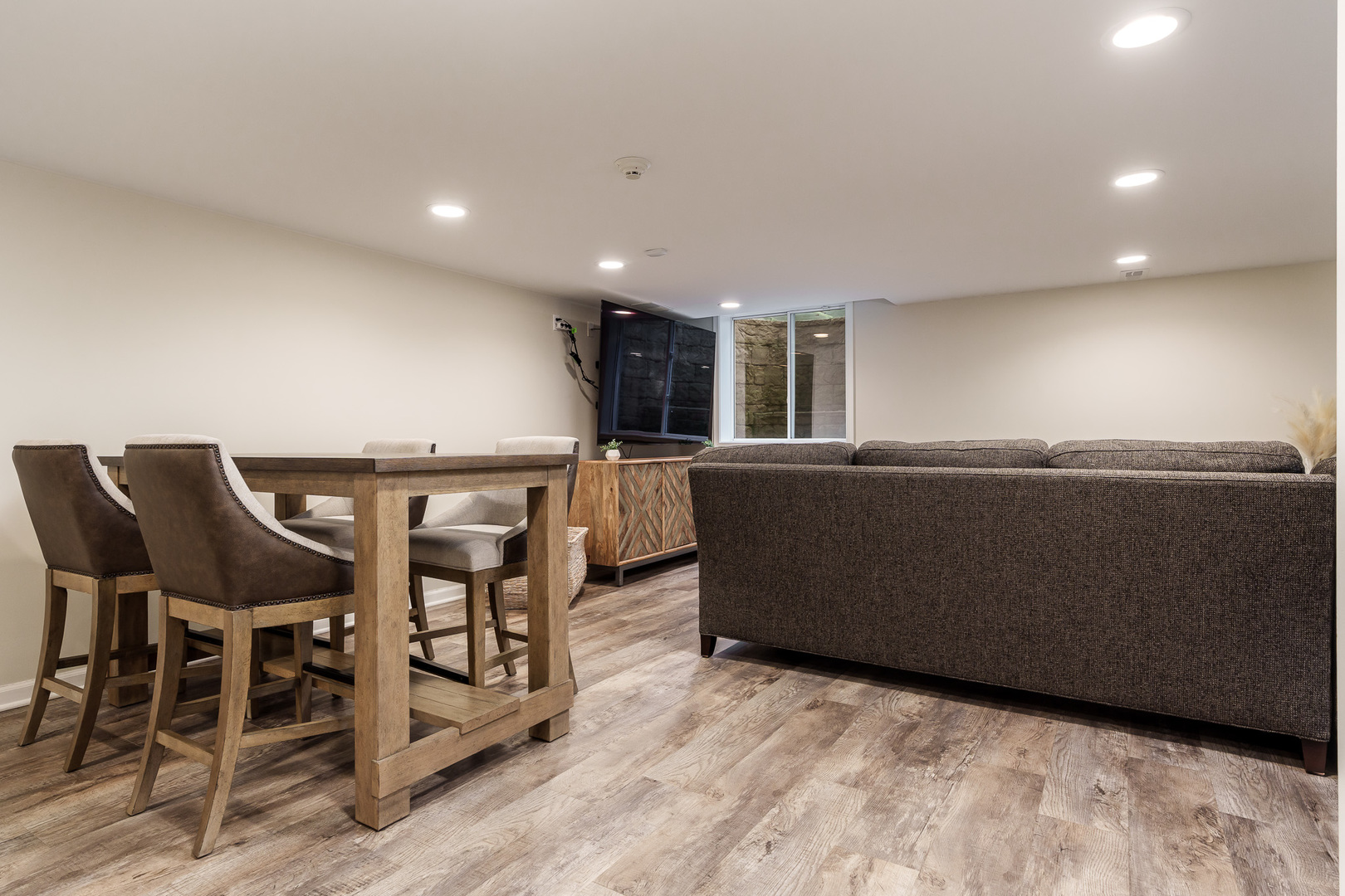 Rockford, Illinois 61107, United States, 4 Bedrooms Bedrooms, ,4 BathroomsBathrooms,Residential,Active,222730