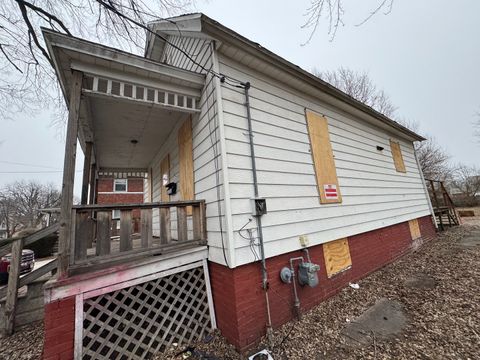 Tiny photo for 801 Pine Street, Galesburg, IL 61401 (MLS # 12554774)