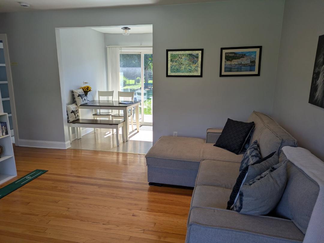 22W043 1st Street