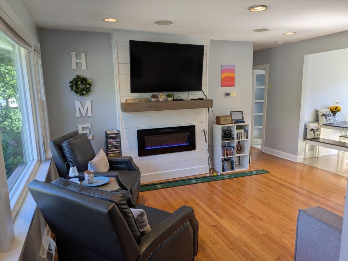 22W043 1st Street