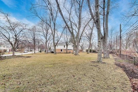 Tiny photo for 621 E Grove Street, Arlington Heights, IL 60005 (MLS # 12623278)
