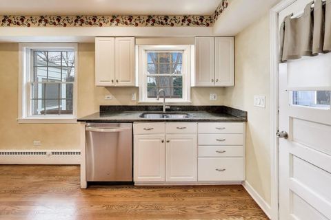 Tiny photo for 621 E Grove Street, Arlington Heights, IL 60005 (MLS # 12623278)