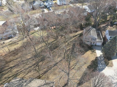 Tiny photo for 621 E Grove Street, Arlington Heights, IL 60005 (MLS # 12623278)