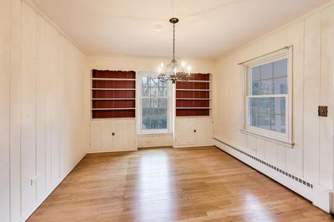 Tiny photo for 621 E Grove Street, Arlington Heights, IL 60005 (MLS # 12623278)