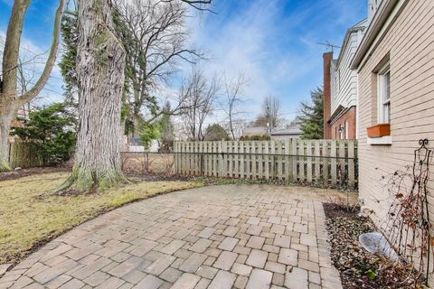 Tiny photo for 621 E Grove Street, Arlington Heights, IL 60005 (MLS # 12623278)