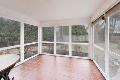 Tiny photo for 621 E Grove Street, Arlington Heights, IL 60005 (MLS # 12623278)