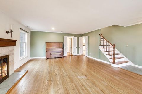 Tiny photo for 621 E Grove Street, Arlington Heights, IL 60005 (MLS # 12623278)