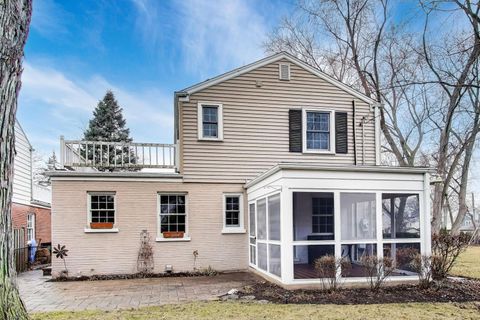 Tiny photo for 621 E Grove Street, Arlington Heights, IL 60005 (MLS # 12623278)