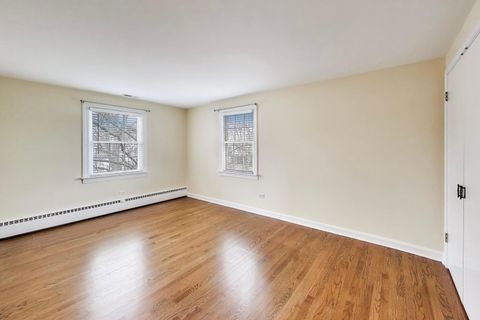 Tiny photo for 621 E Grove Street, Arlington Heights, IL 60005 (MLS # 12623278)