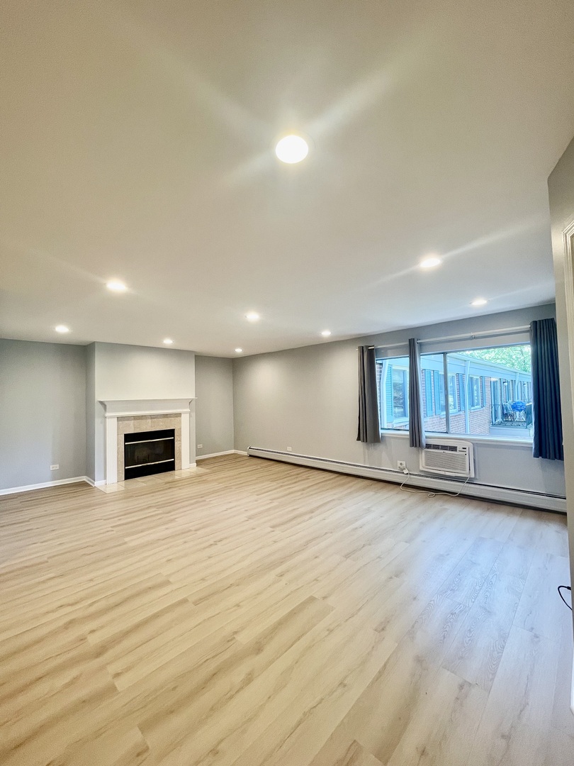 706 E Algonquin Road 204