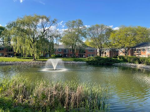 Tiny photo for 706 E Algonquin Road #204, Arlington Heights, IL 60005 (MLS # 12653333)