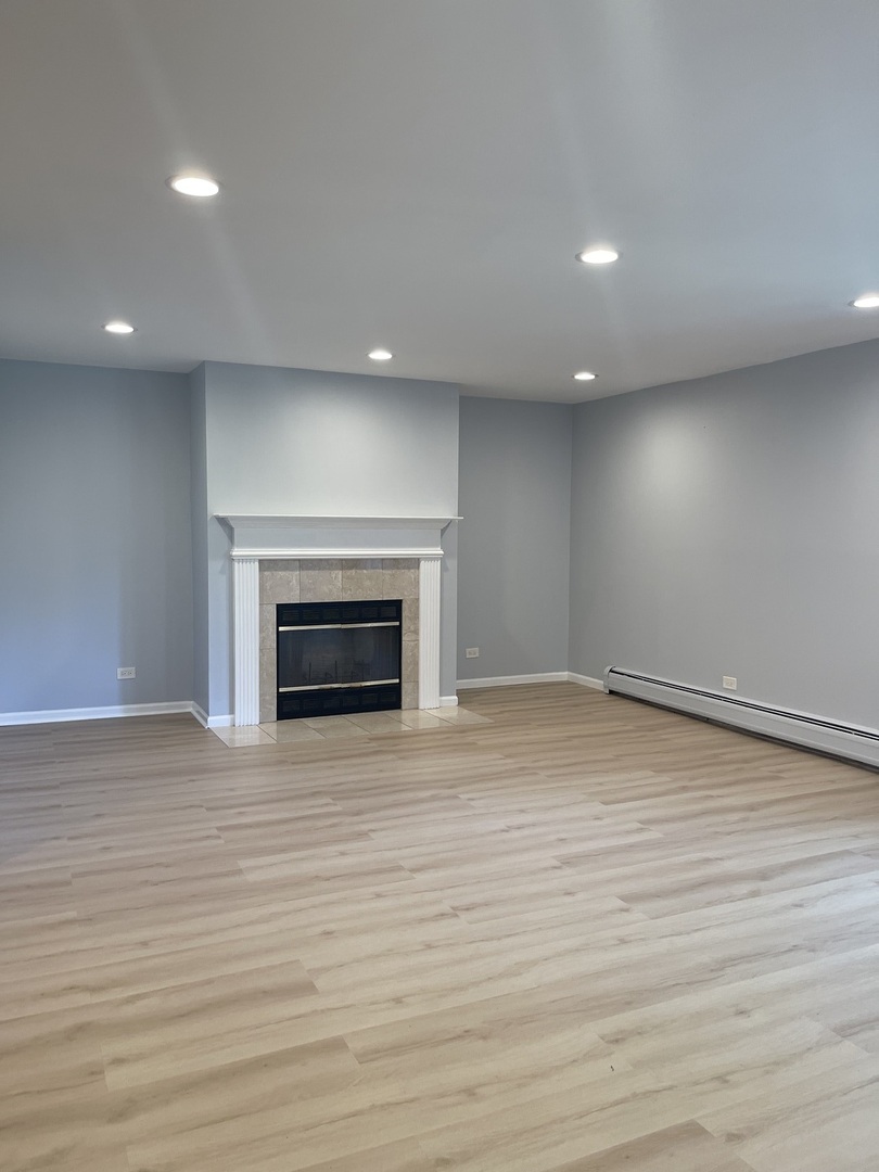 706 E Algonquin Road 204