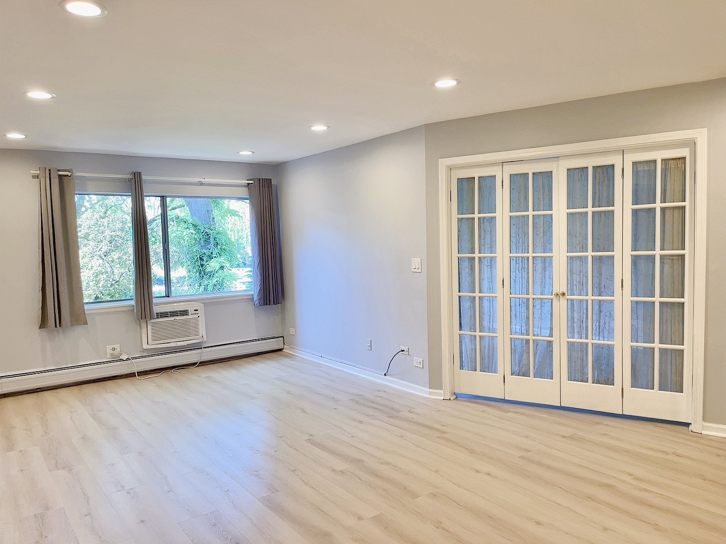 706 E Algonquin Road 204