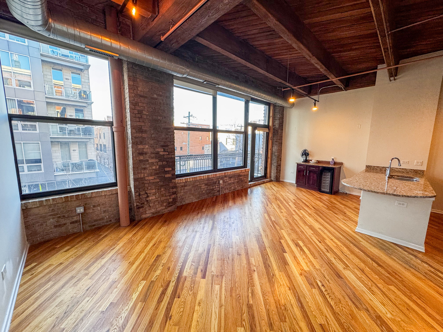 1040 W Adams Street 263