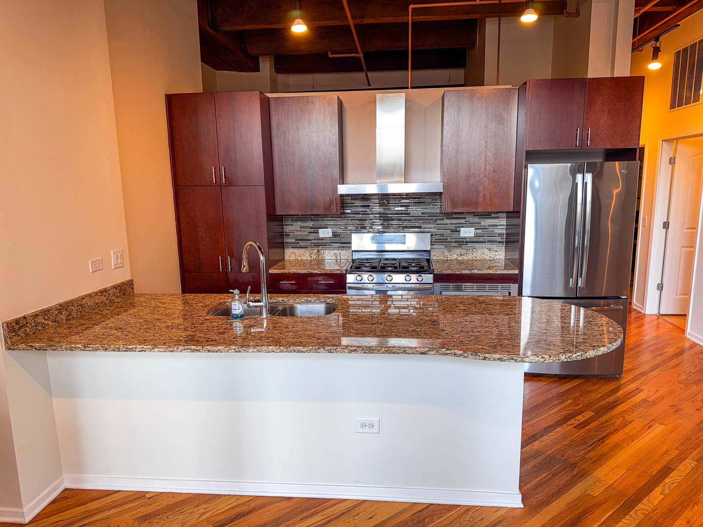 1040 W Adams Street 263