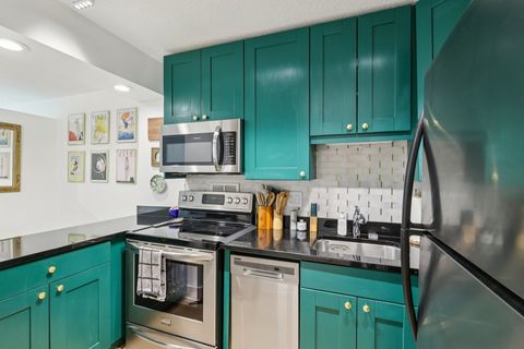 Tiny photo for 450 W Briar Place #7J, Chicago, IL 60657 (MLS # 12587444)
