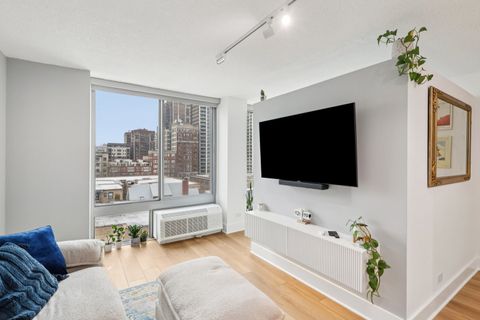 Tiny photo for 450 W Briar Place #7J, Chicago, IL 60657 (MLS # 12587444)
