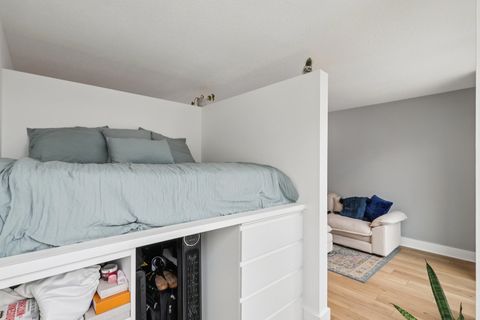 Tiny photo for 450 W Briar Place #7J, Chicago, IL 60657 (MLS # 12587444)