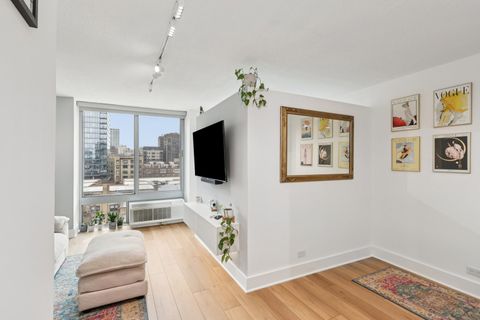 Tiny photo for 450 W Briar Place #7J, Chicago, IL 60657 (MLS # 12587444)