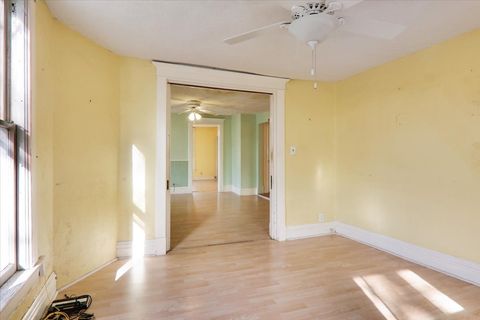 Tiny photo for 109 W Mulberry Street, Bloomington, IL 61701 (MLS # 12516797)