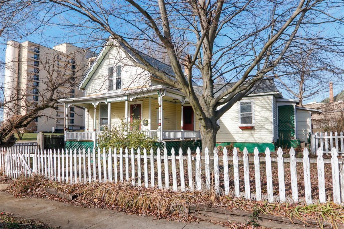 Bloomington, Illinois 61701, United States, 3 Bedrooms Bedrooms, ,2 BathroomsBathrooms,Residential,Active,251037 Bloomington, Illinois 61701, United States, 3 Bedrooms Bedrooms, ,2 BathroomsBathrooms,Residential,Active,251037