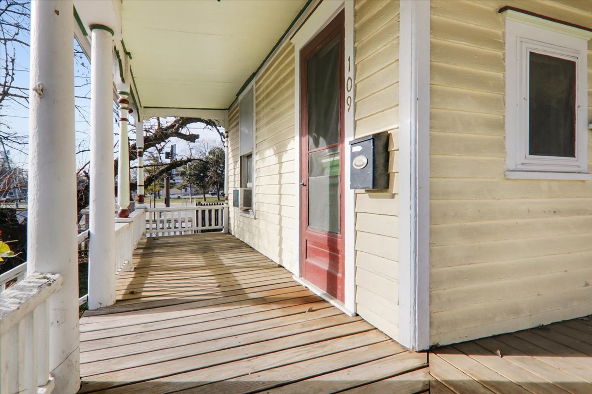 Bloomington, Illinois 61701, United States, 3 Bedrooms Bedrooms, ,2 BathroomsBathrooms,Residential,Active,251037