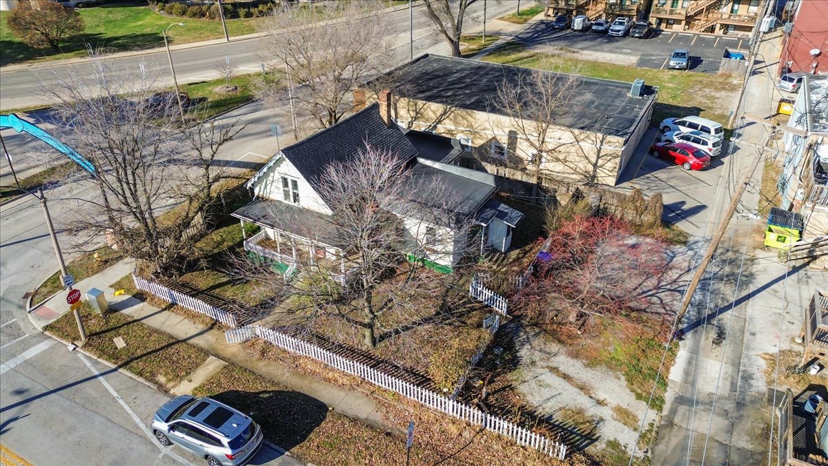 Bloomington, Illinois 61701, United States, 3 Bedrooms Bedrooms, ,2 BathroomsBathrooms,Residential,Active,251037