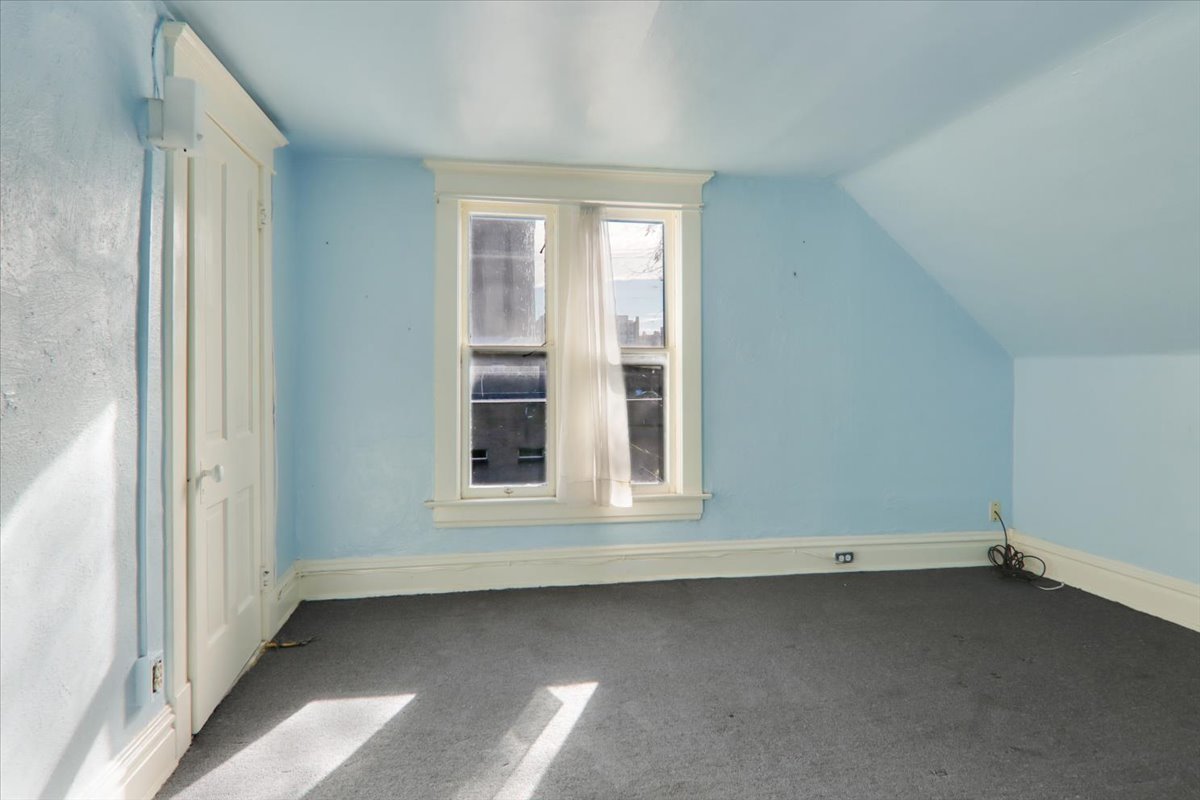 Bloomington, Illinois 61701, United States, 3 Bedrooms Bedrooms, ,2 BathroomsBathrooms,Residential,Active,251037