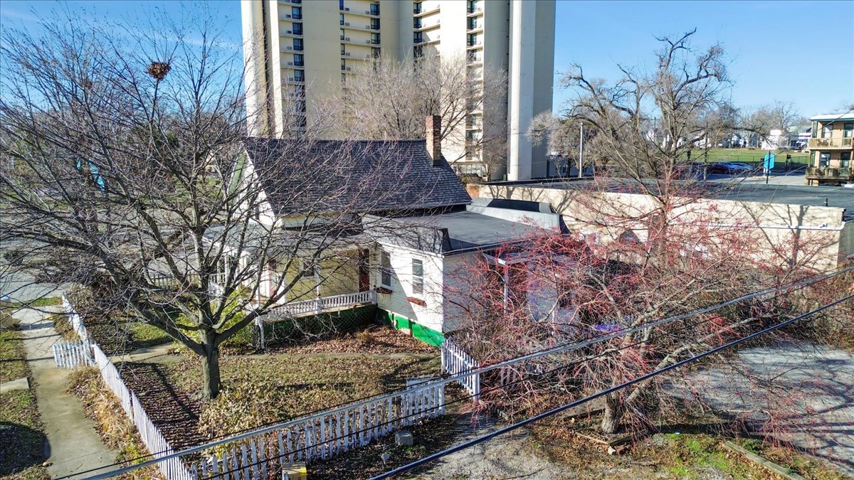 Bloomington, Illinois 61701, United States, 3 Bedrooms Bedrooms, ,2 BathroomsBathrooms,Residential,Active,251037