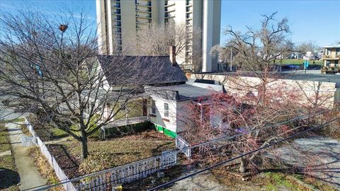 Tiny photo for 109 W Mulberry Street, Bloomington, IL 61701 (MLS # 12516797)