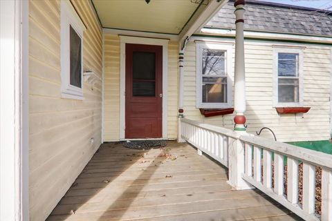 Tiny photo for 109 W Mulberry Street, Bloomington, IL 61701 (MLS # 12516797)