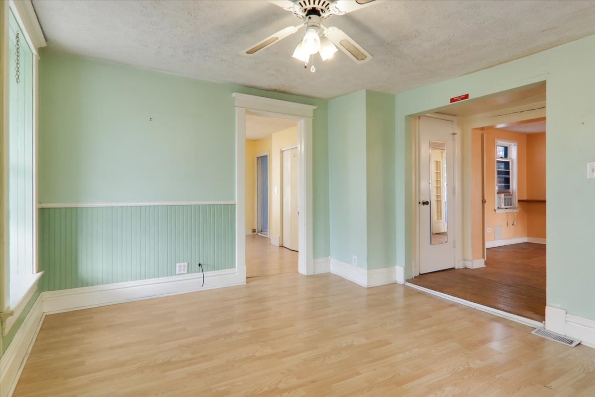 Bloomington, Illinois 61701, United States, 3 Bedrooms Bedrooms, ,2 BathroomsBathrooms,Residential,Active,251037