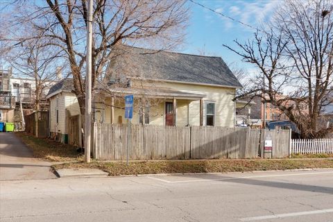 Tiny photo for 109 W Mulberry Street, Bloomington, IL 61701 (MLS # 12516797)