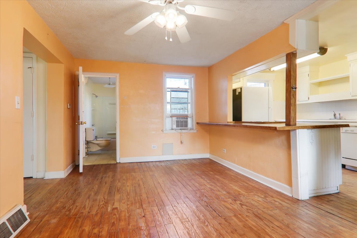 Bloomington, Illinois 61701, United States, 3 Bedrooms Bedrooms, ,2 BathroomsBathrooms,Residential,Active,251037