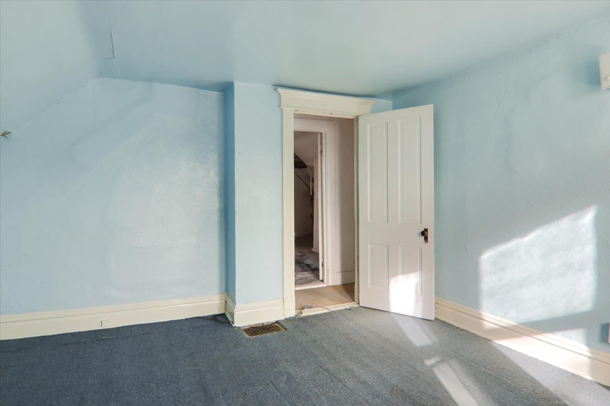 Bloomington, Illinois 61701, United States, 3 Bedrooms Bedrooms, ,2 BathroomsBathrooms,Residential,Active,251037