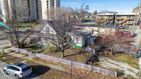 Tiny photo for 109 W Mulberry Street, Bloomington, IL 61701 (MLS # 12516797)