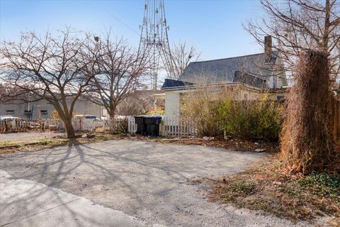 Tiny photo for 109 W Mulberry Street, Bloomington, IL 61701 (MLS # 12516797)