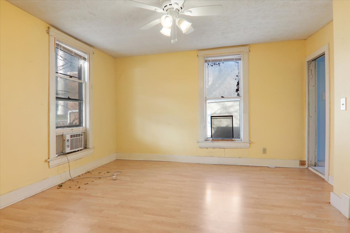 Bloomington, Illinois 61701, United States, 3 Bedrooms Bedrooms, ,2 BathroomsBathrooms,Residential,Active,251037